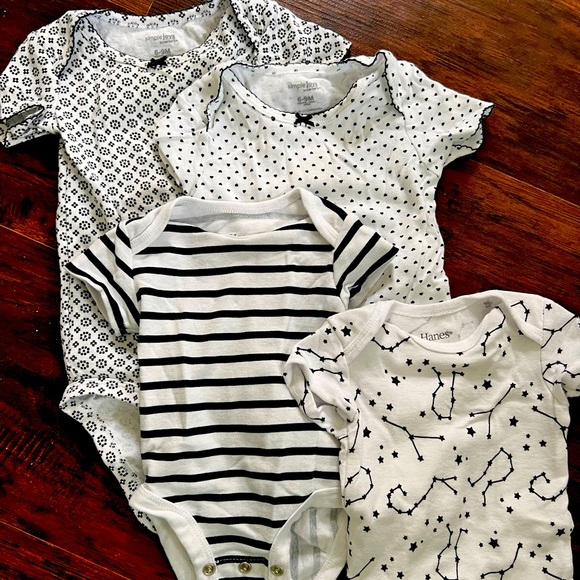 Black and white onesie bundle - Picture 1 of 3